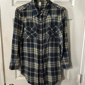 Women’s flannel button down shirt